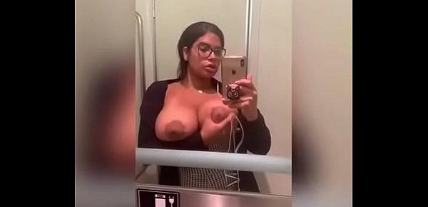  Kesha Ortega masturbándose en un tren